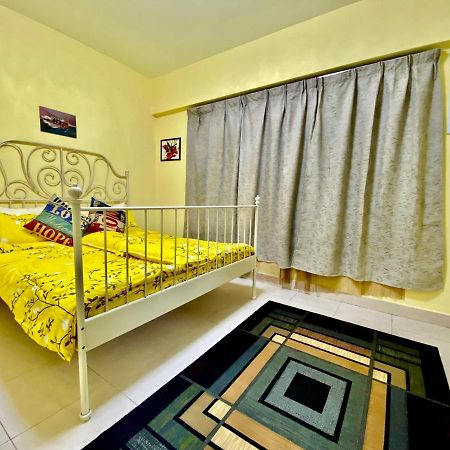 Putravilla Condominium Lovely & Spacious With Public Pool Kampong Kerdas Kültér fotó