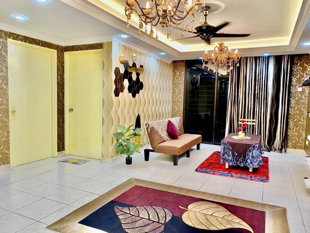 Putravilla Condominium Lovely & Spacious With Public Pool Kampong Kerdas Kültér fotó