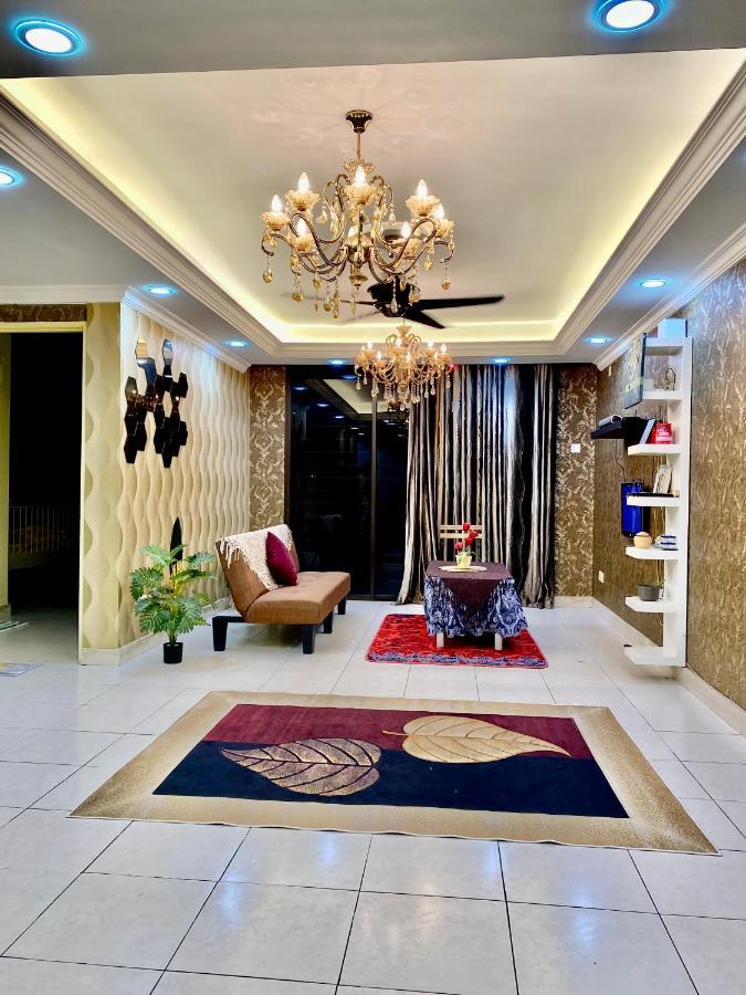 Putravilla Condominium Lovely & Spacious With Public Pool Kampong Kerdas Kültér fotó
